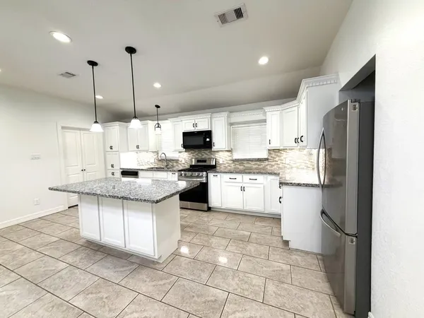 $1,700 | 5763 Westover Street, Houston, TX 77033