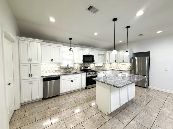 $1,700 | 5763 Westover Street, Houston, TX 77033