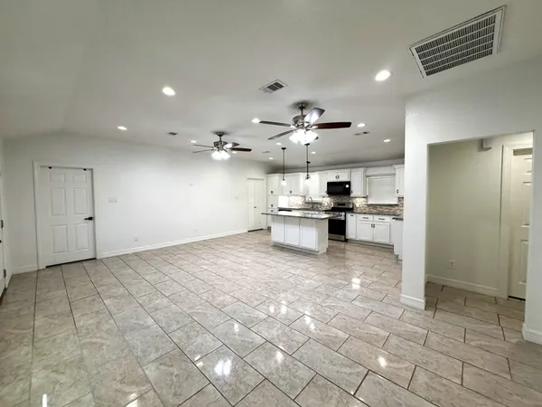 $1,700 | 5763 Westover Street, Houston, TX 77033