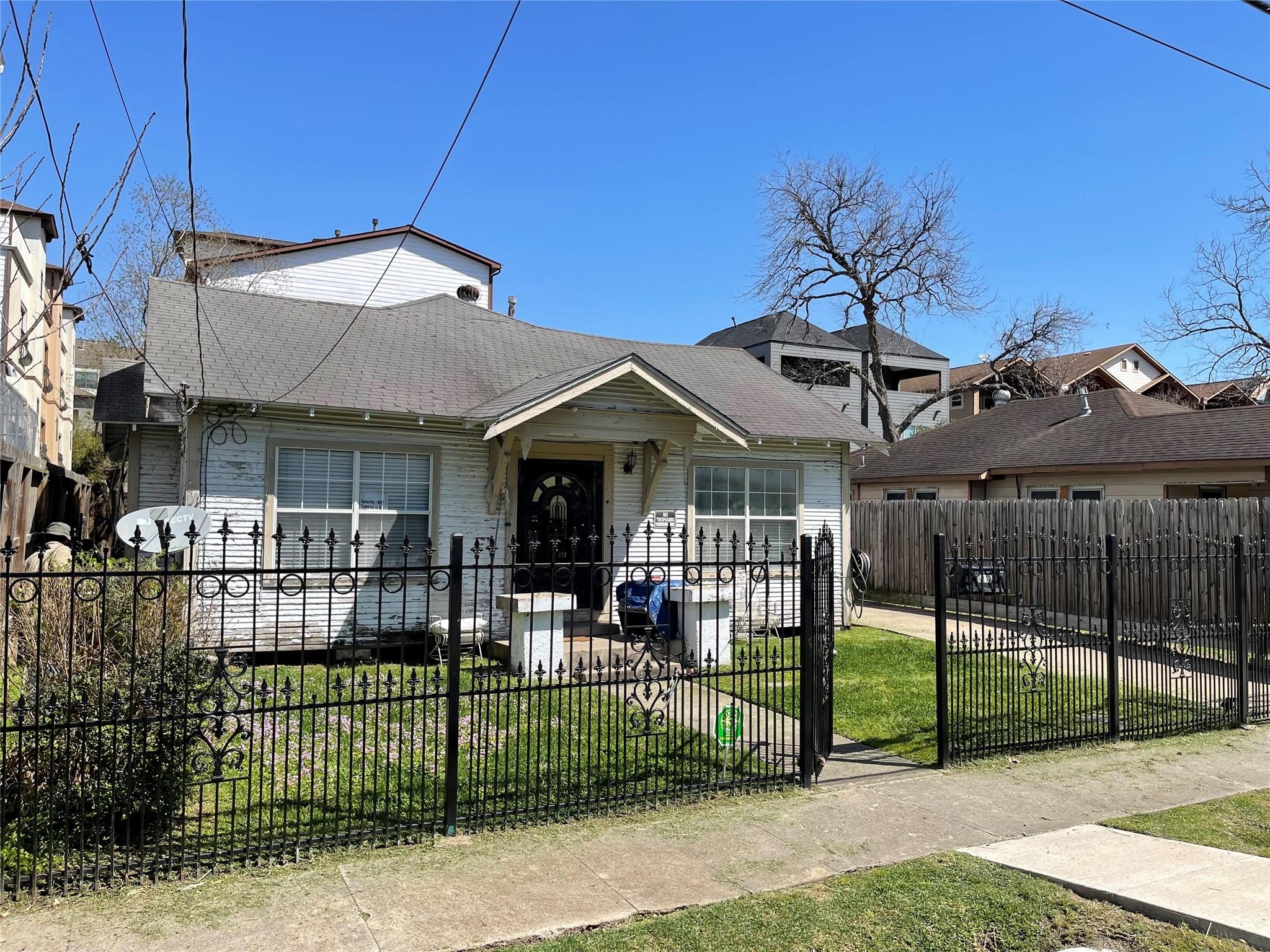 6012 Clyde Street Houston, TX 77007 - Photo 2 of 7 a view of a house with a iron gate