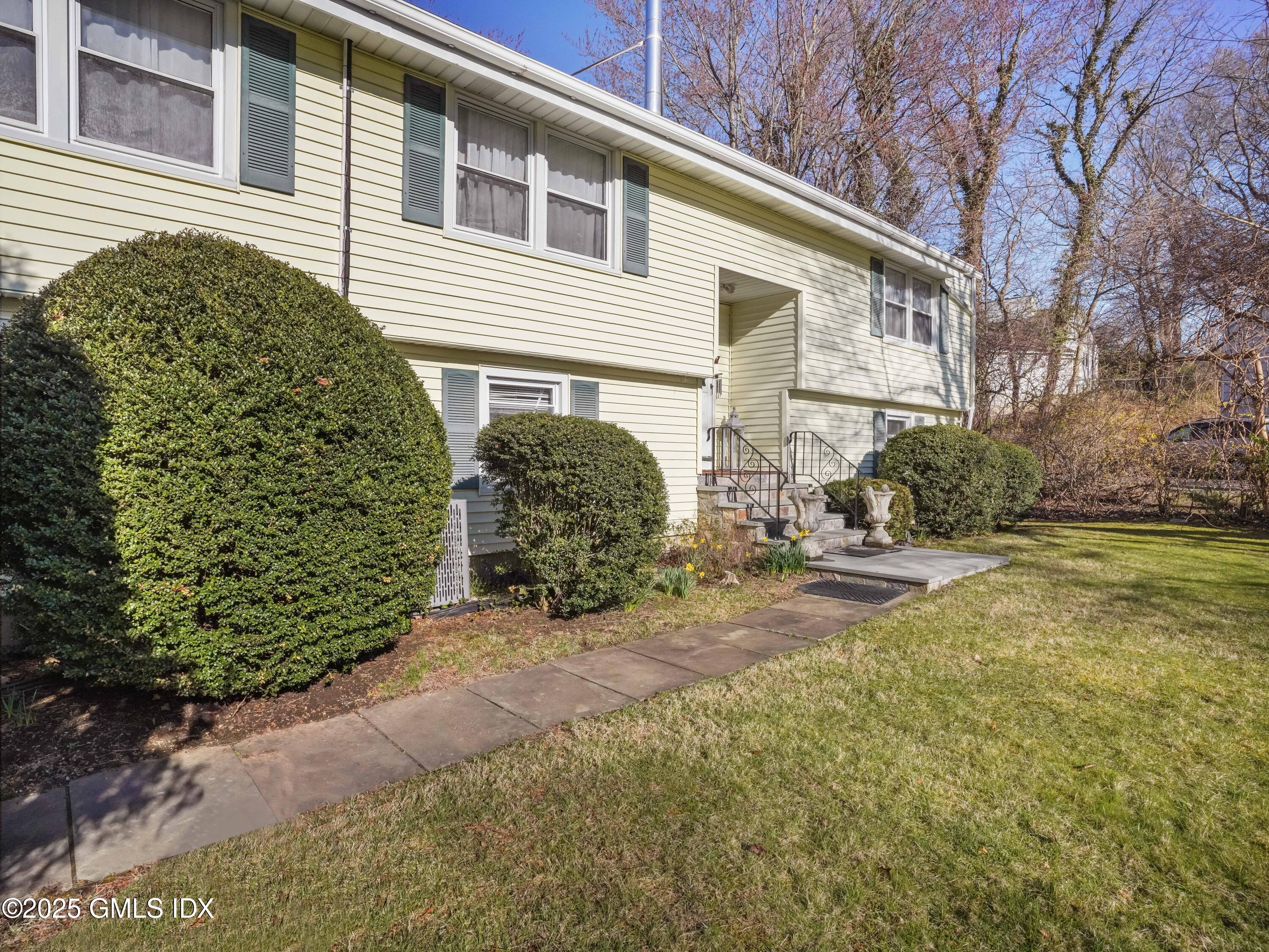 48 Meyer Place Riverside, CT 06878 - Photo 20 of 24 Side view