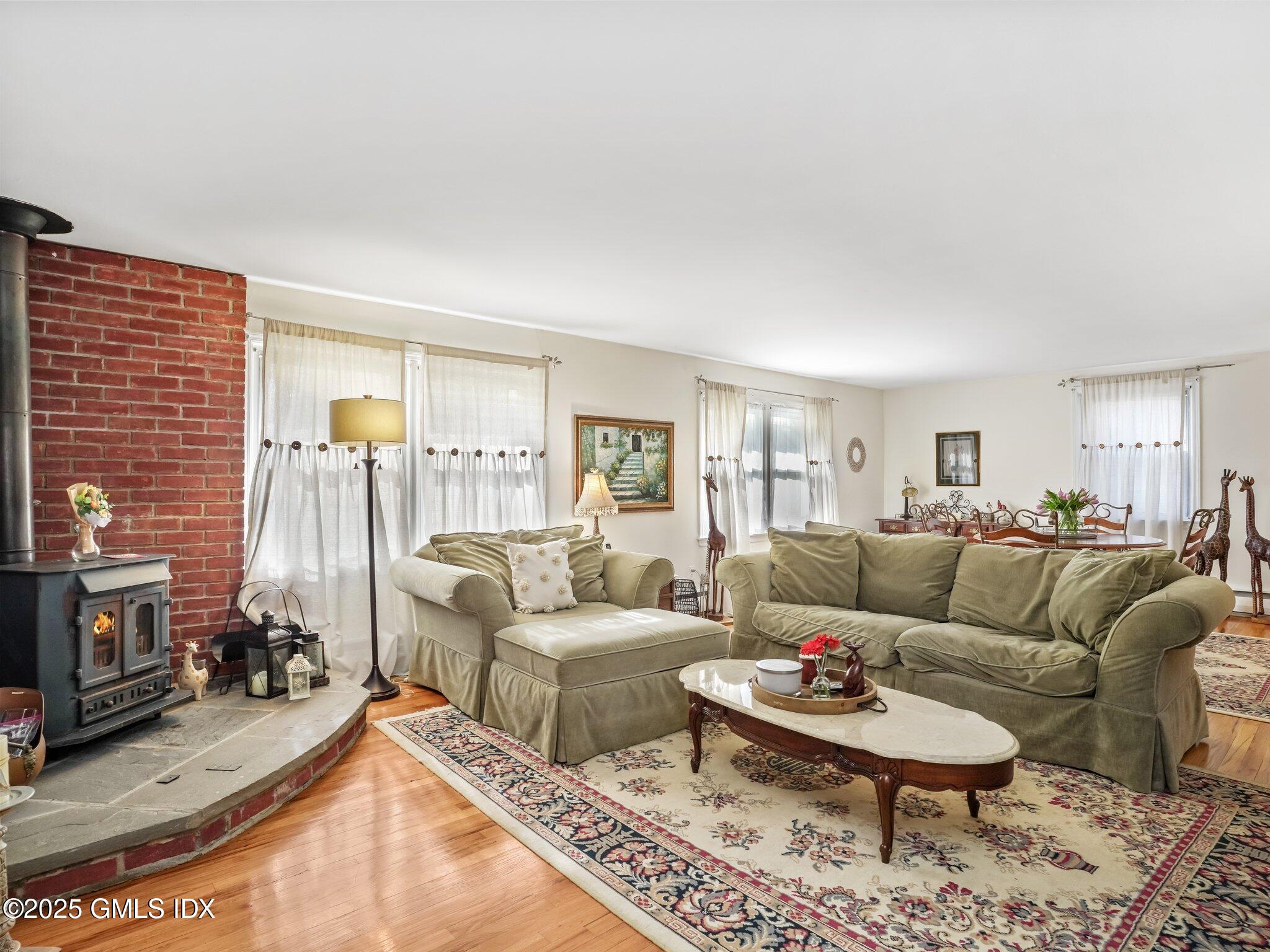 48 Meyer Place Riverside, CT 06878 - Photo 2 of 24 Living Room
