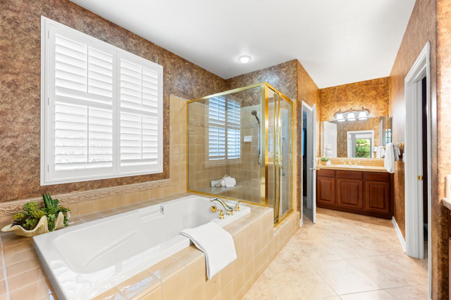 2306 Longspur Loop Lincoln, CA 95648 - Photo 40 of 59 Large Bathroom with 'His' and'Hers' Vanities