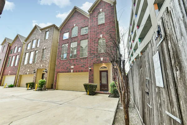 $2,700 | 1117 St Agnes Street, Unit C, Houston, TX 77030