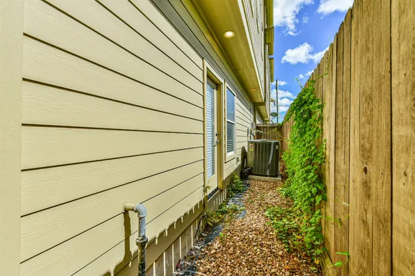 $2,700 | 1117 St Agnes Street, Unit C, Houston, TX 77030