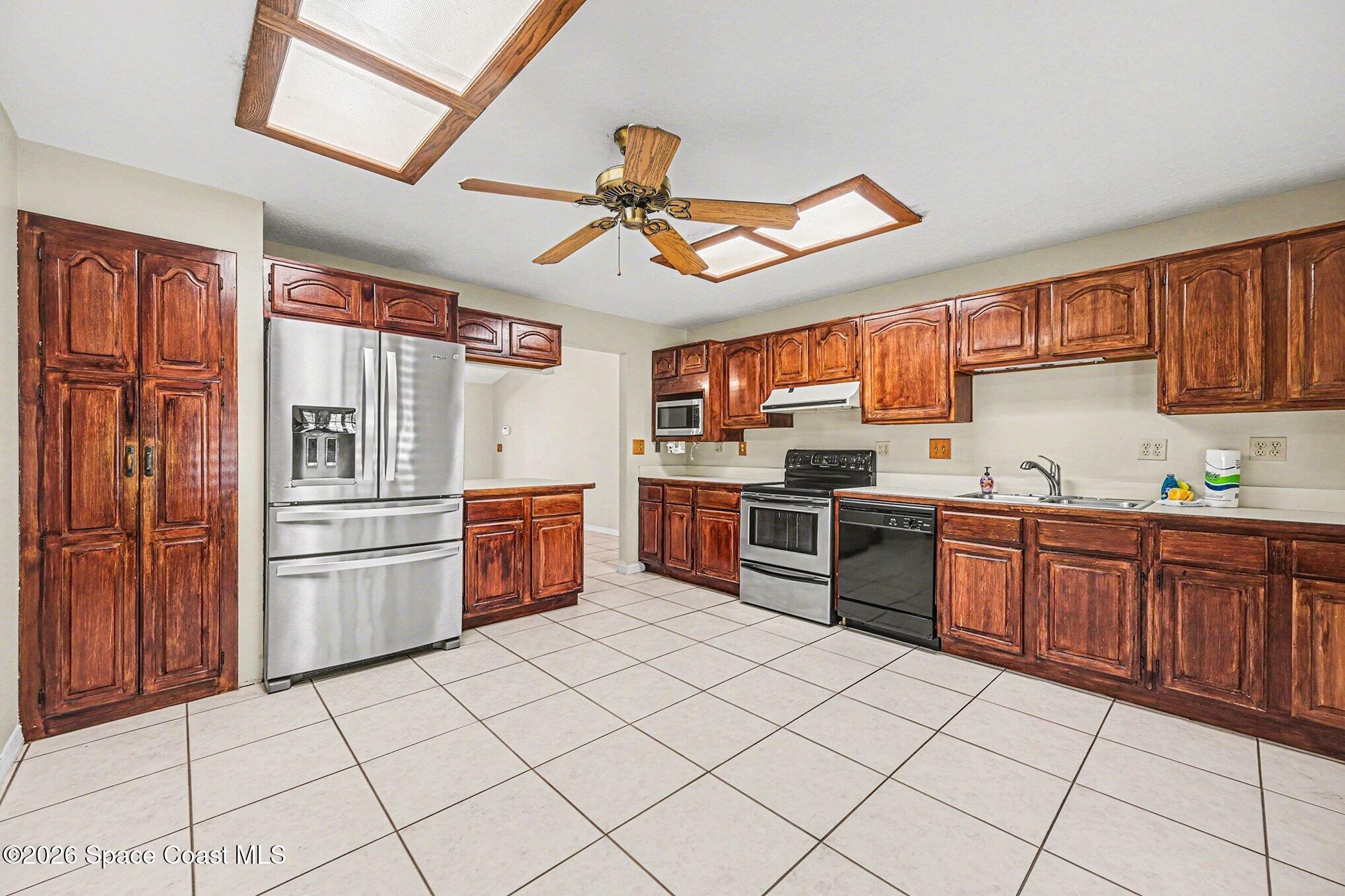 655 North Burnett Road Cocoa, FL 32926 - Photo 3 of 17 007_file_6525