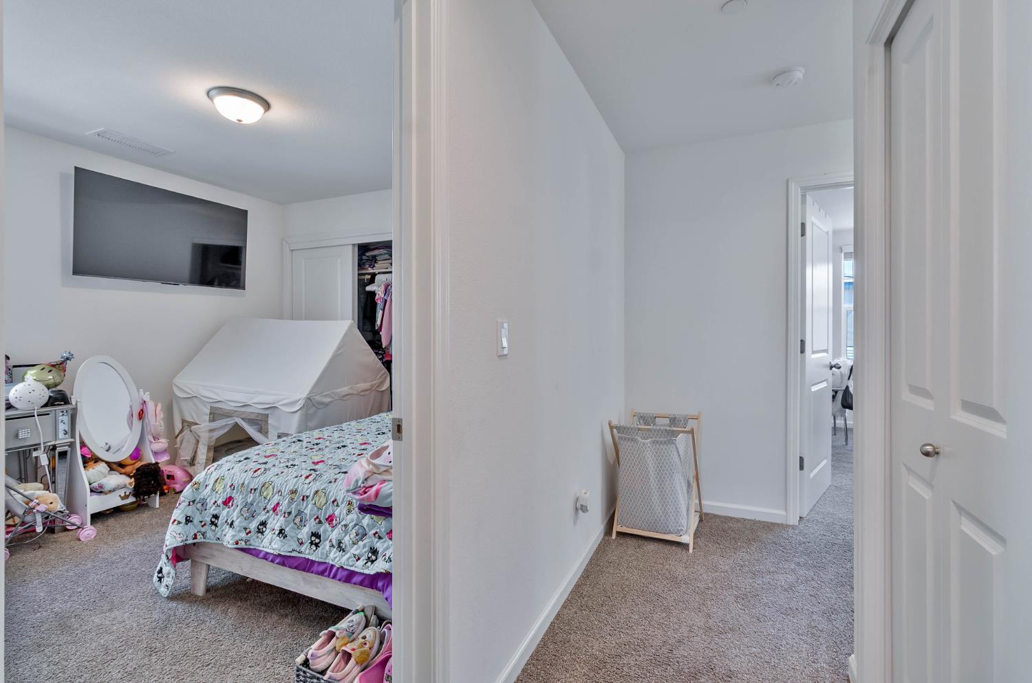 915 Winchell Way West Madera, CA 93636 - Photo 18 of 36 a bedroom with bed and a window