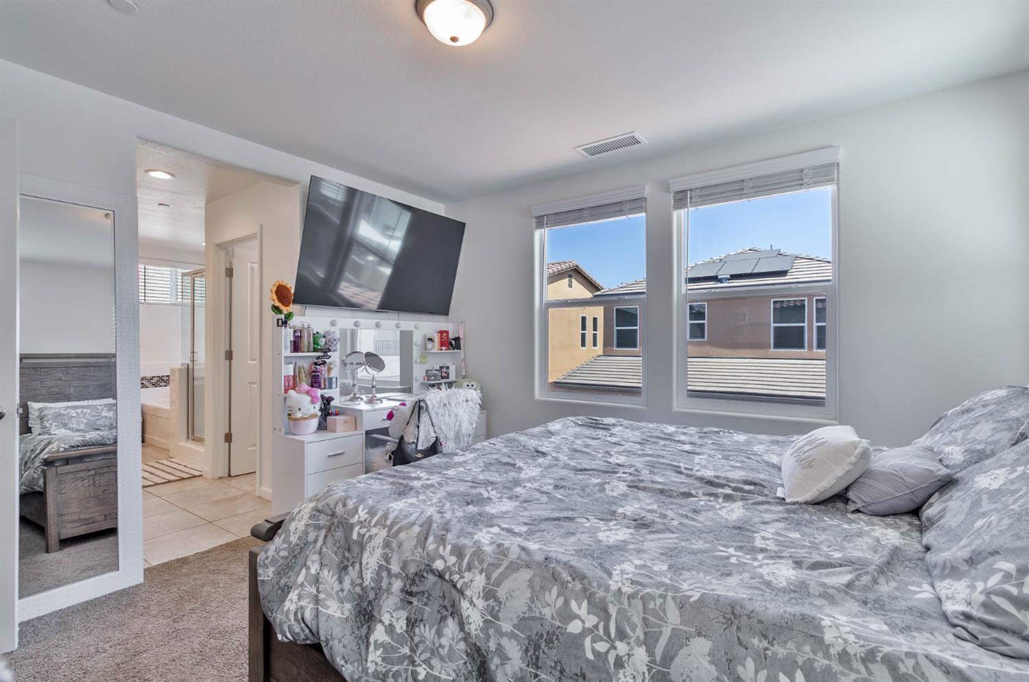 915 Winchell Way West Madera, CA 93636 - Photo 20 of 36 a bedroom with a bed and a large window