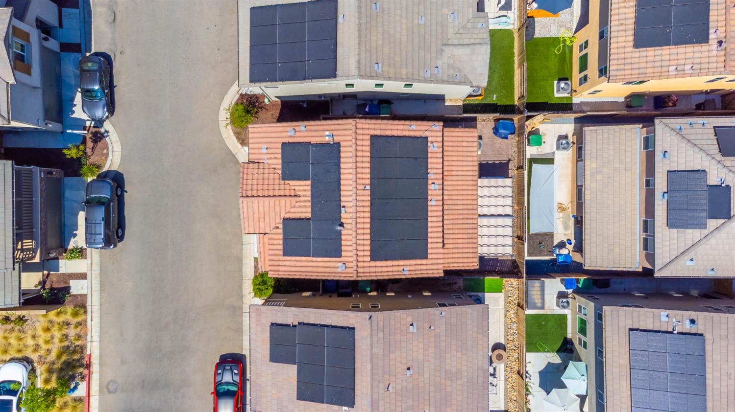 915 Winchell Way West Madera, CA 93636 - Photo 36 of 36 a front view of a house with street