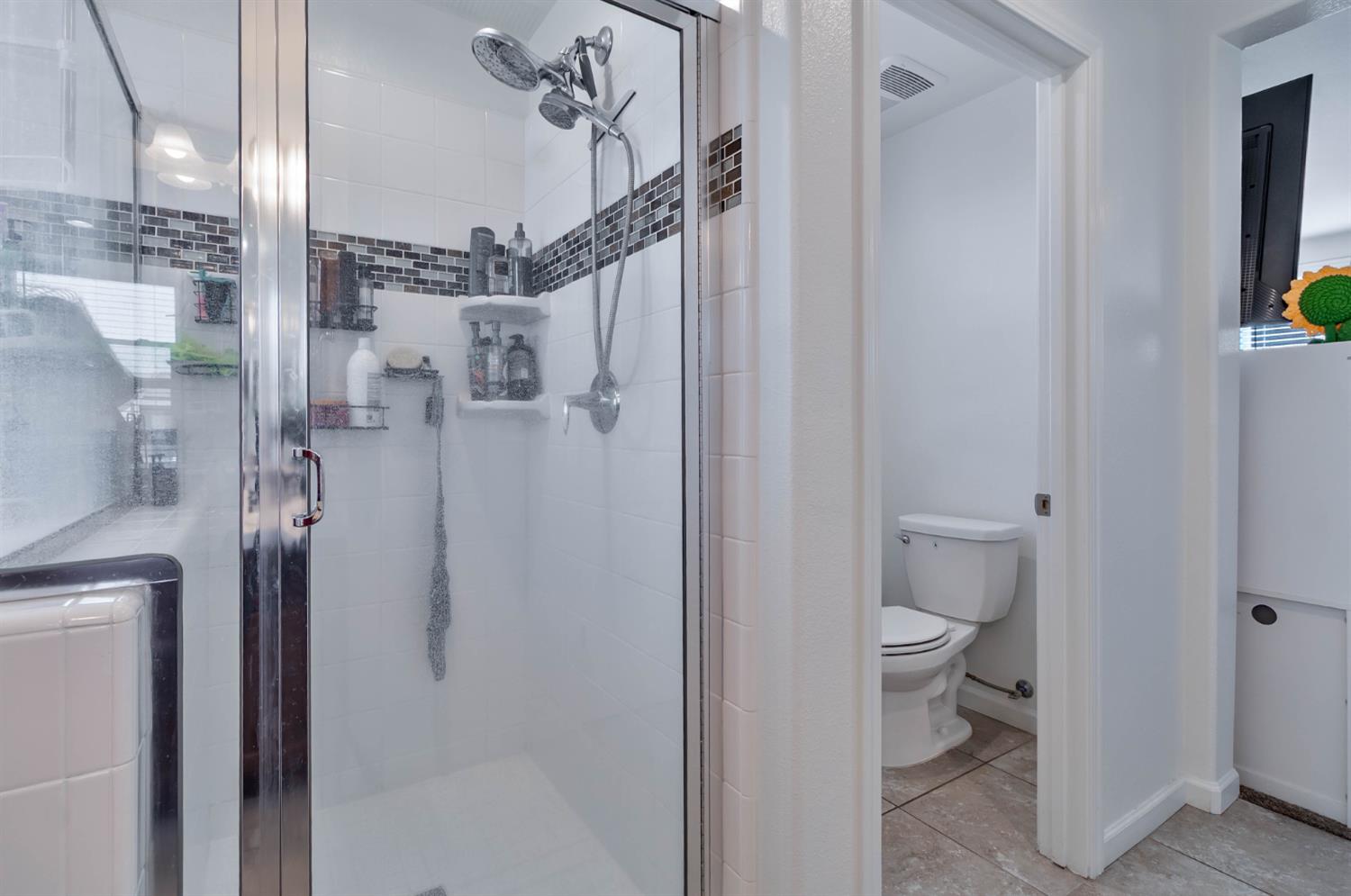 915 Winchell Way West Madera, CA 93636 - Photo 8 of 36 a bathroom with a toilet and a shower