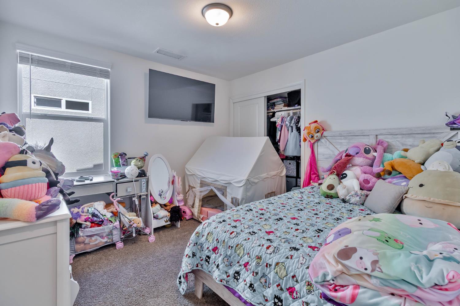 915 Winchell Way West Madera, CA 93636 - Photo 9 of 36 a bedroom with bed and wooden floor