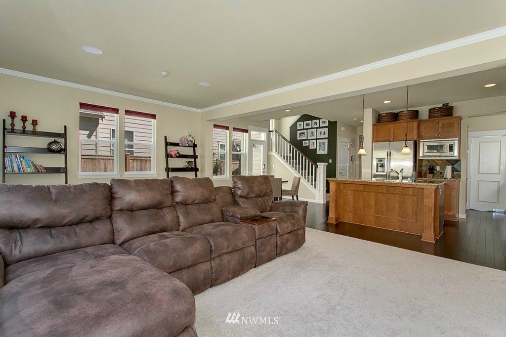 655 Kitsap Avenue Northeast Renton, WA 98059 - Photo 3 of 15