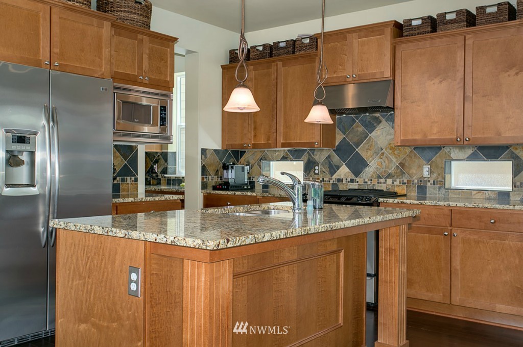 655 Kitsap Avenue Northeast Renton, WA 98059 - Photo 4 of 15