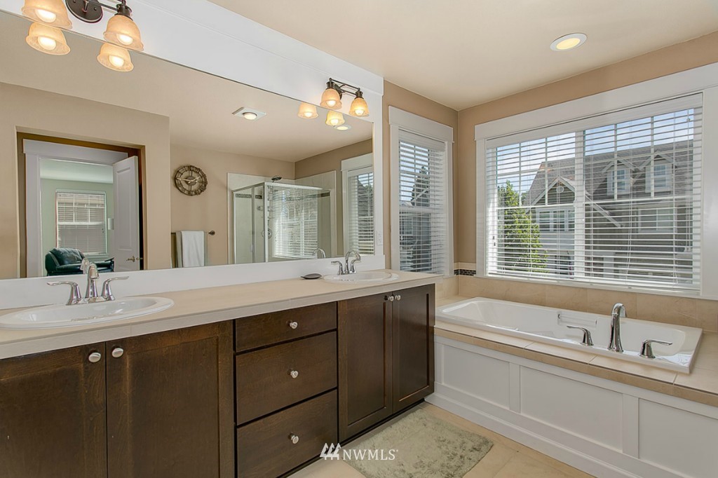 655 Kitsap Avenue Northeast Renton, WA 98059 - Photo 6 of 15