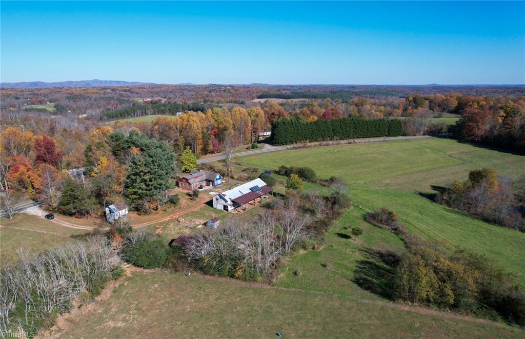 2107 Locust Grove Road Westfield, NC 27053 - Photo 3 of 40
