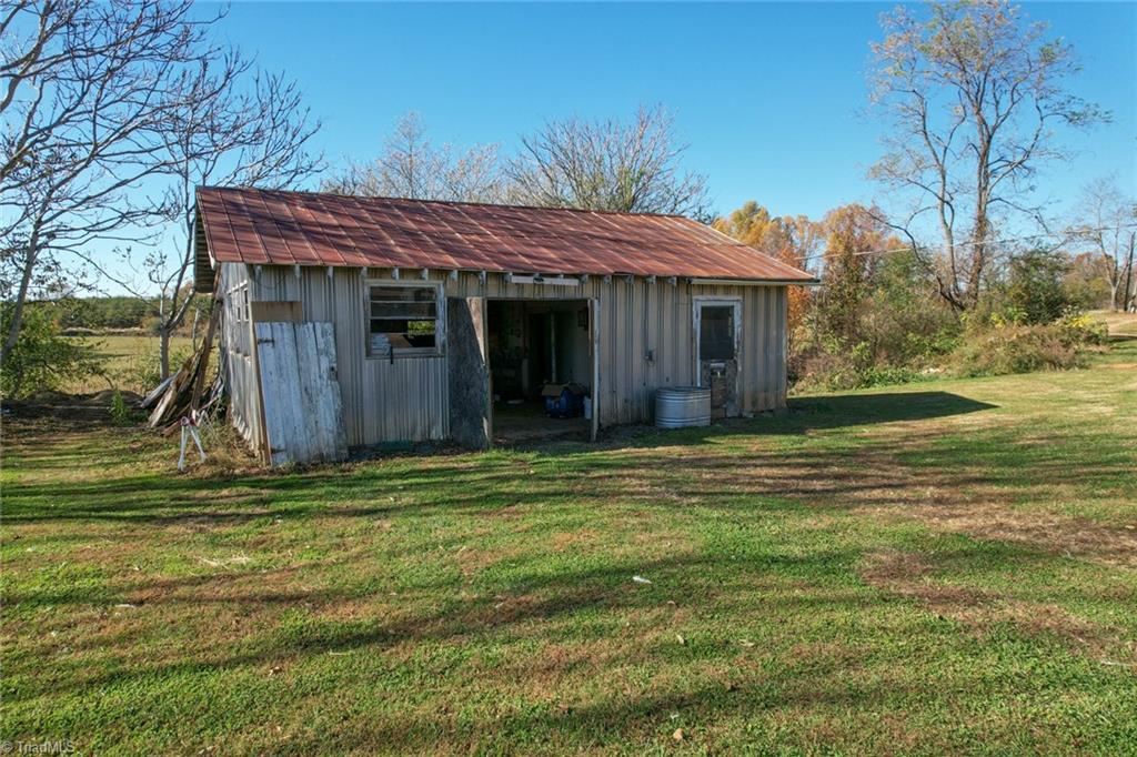 2107 Locust Grove Road Westfield, NC 27053 - Photo 37 of 40