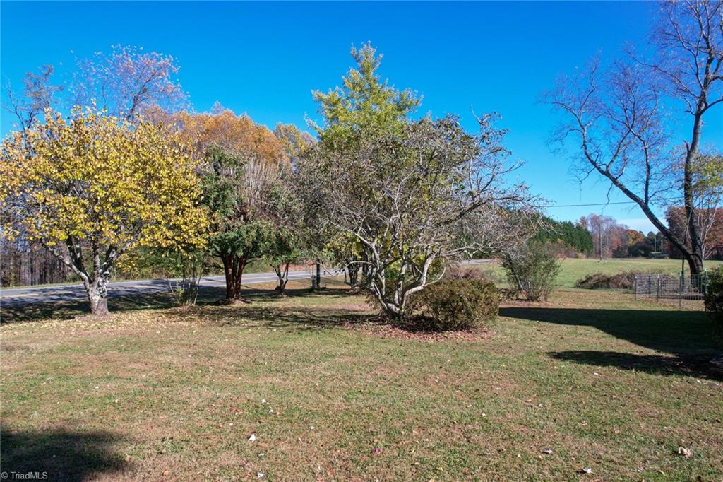 2107 Locust Grove Road Westfield, NC 27053 - Photo 38 of 40