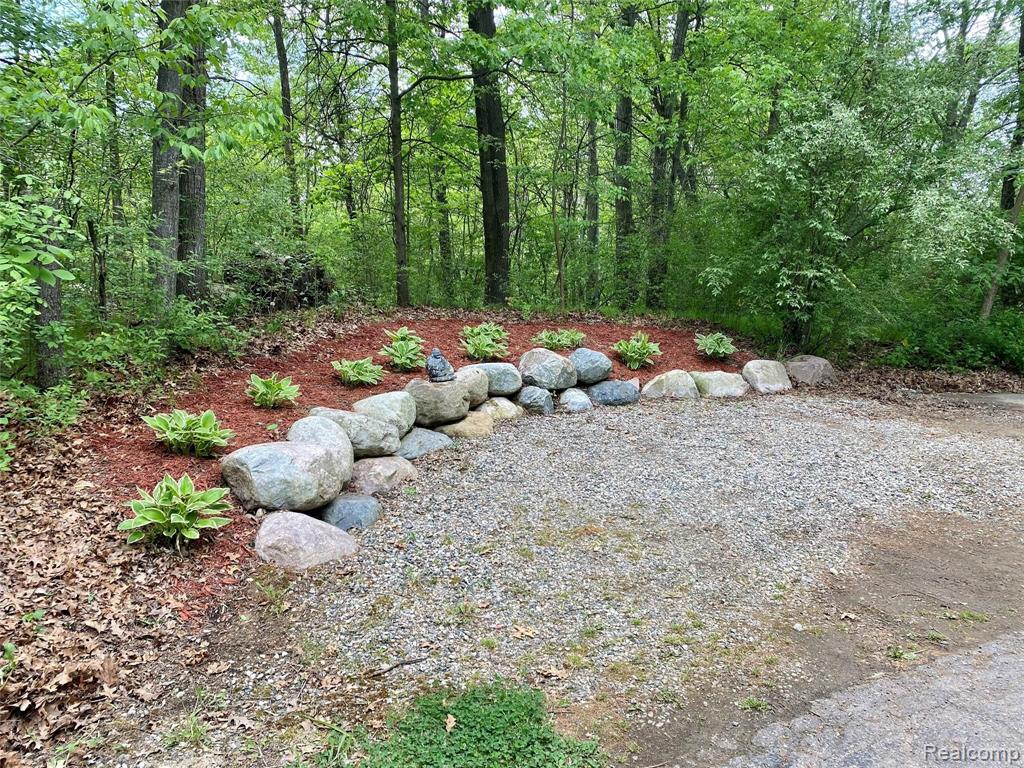 8164 Rattalee Lake Road Clarkston, MI 48348 - Photo 10 of 96