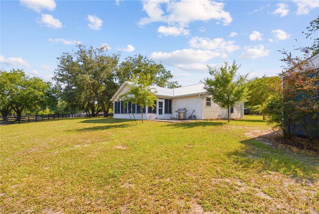 16723 Southeast 173rd Terrace Road Weirsdale, FL 32195 - Photo 33 of 43
