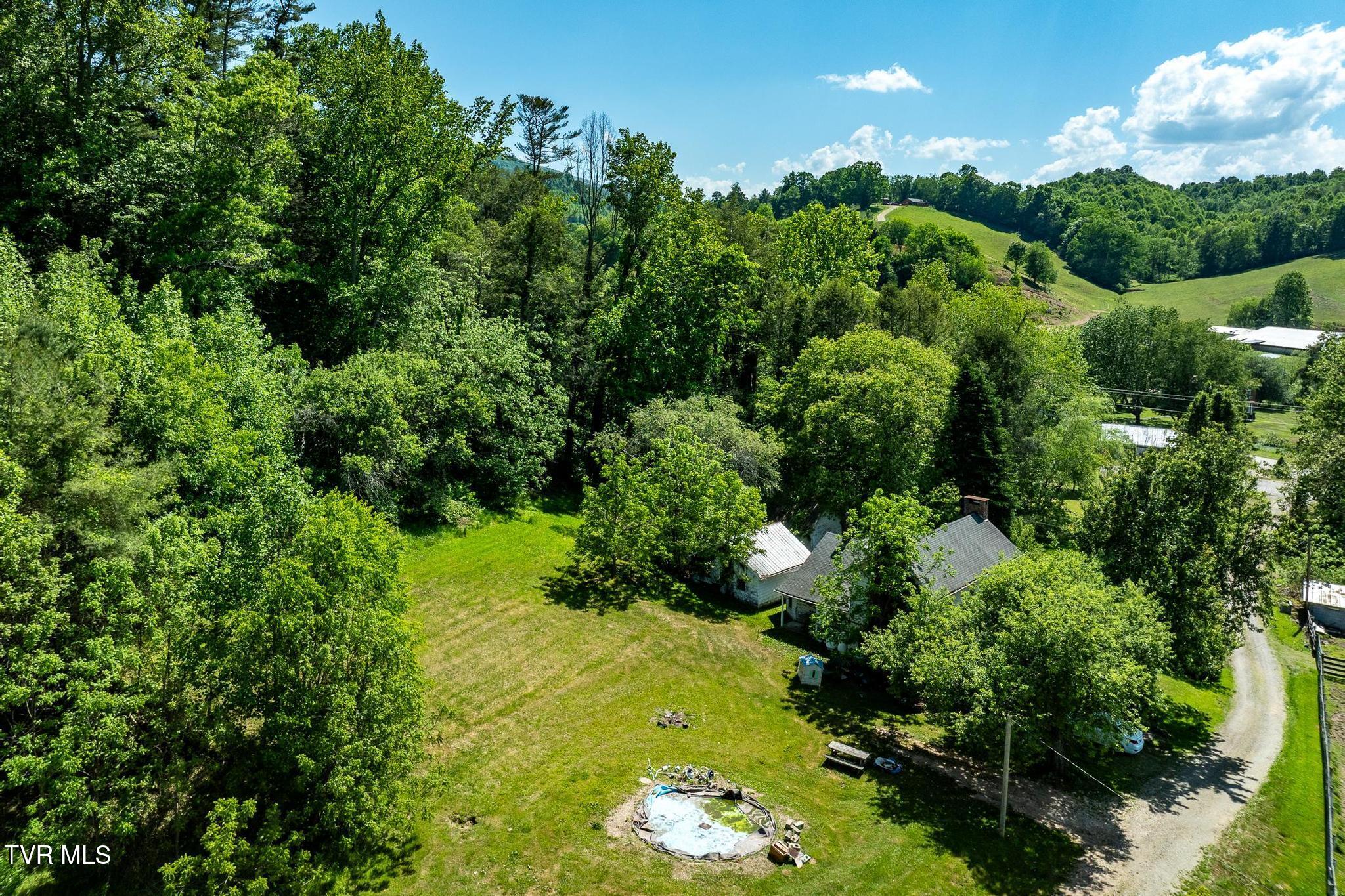 517 Mill Creek Road Mountain City, TN 37683 - Photo 27 of 52 517 Mill Creek Road (30 of 52)