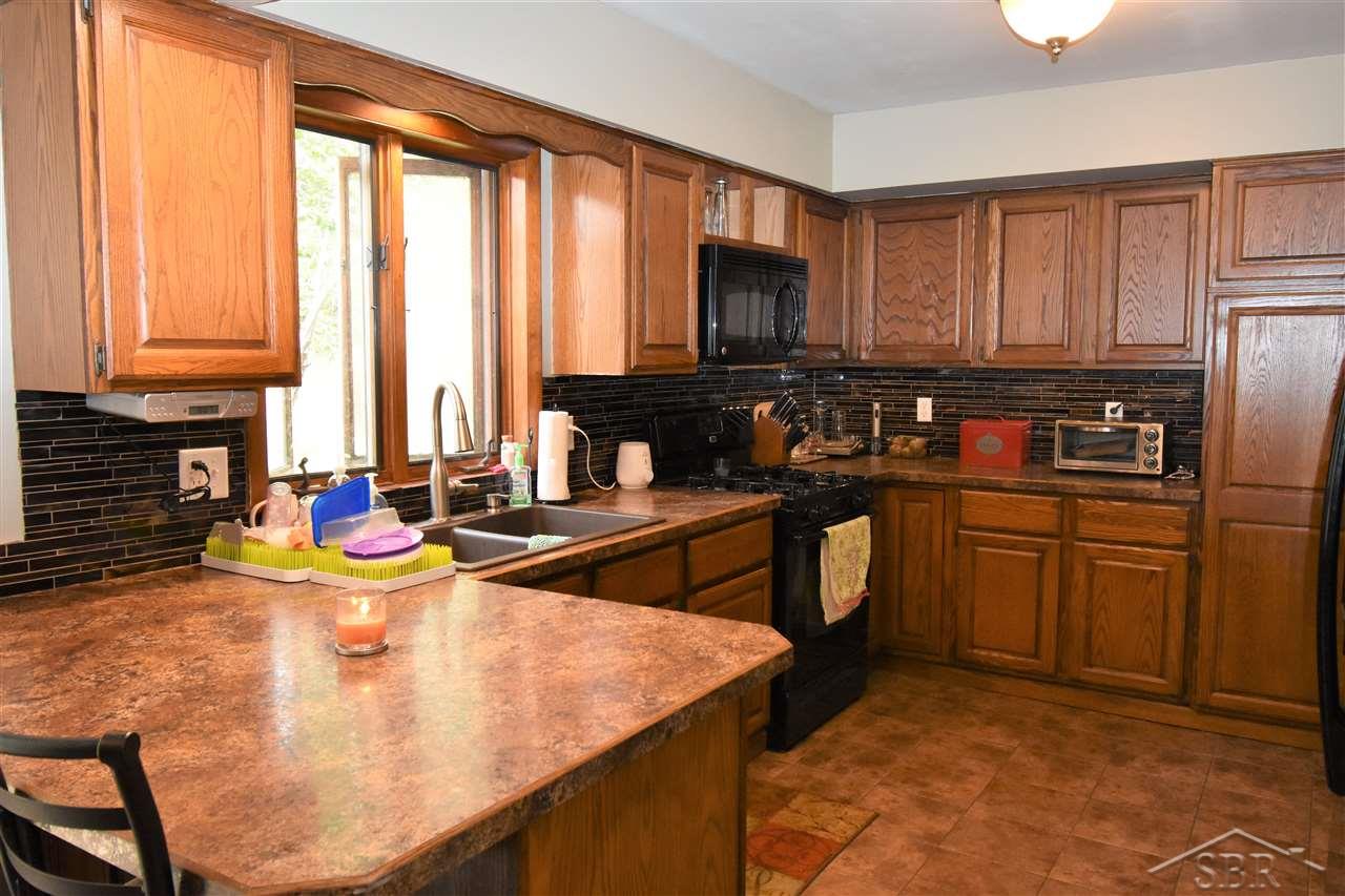 5570 Shattuck Road Saginaw, MI 48603 - Photo 4 of 18 Kitchen