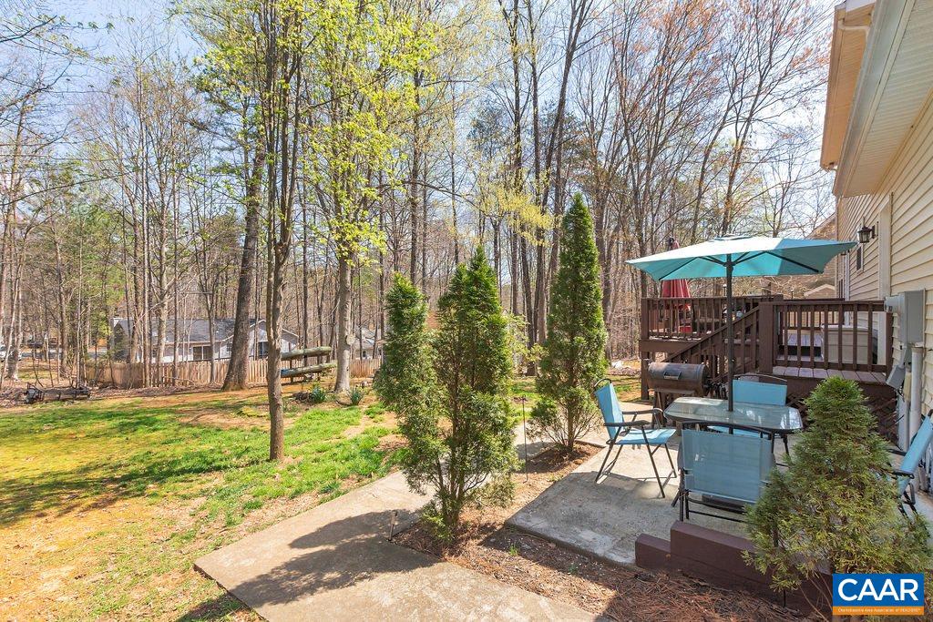 13 Stonewall Road Palmyra, VA 22963 - Photo 29 of 45 a view of a patio with table and chairs and potted plants