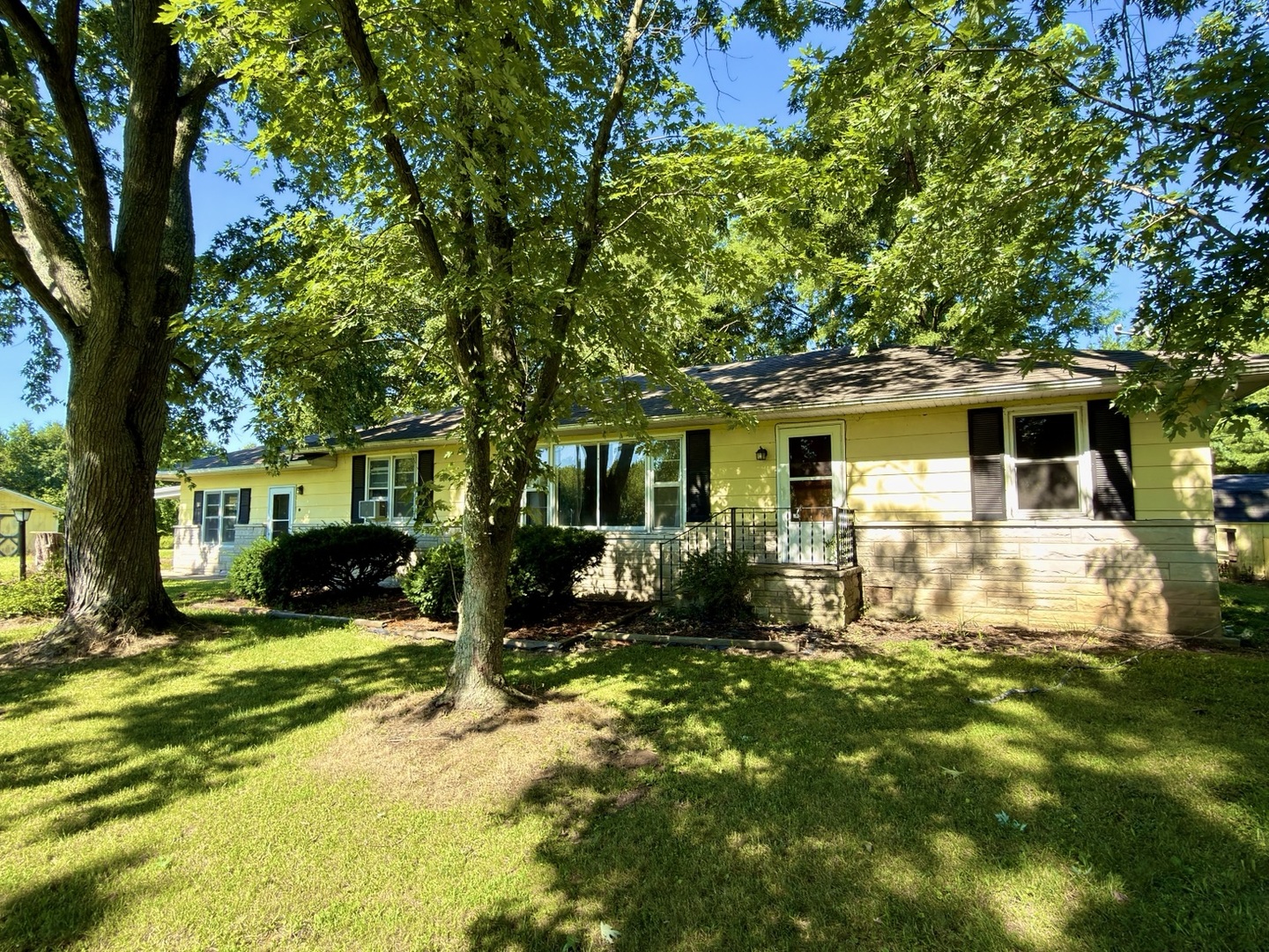 9857 Highway 45 Flora, IL 62839 - Photo 2 of 49