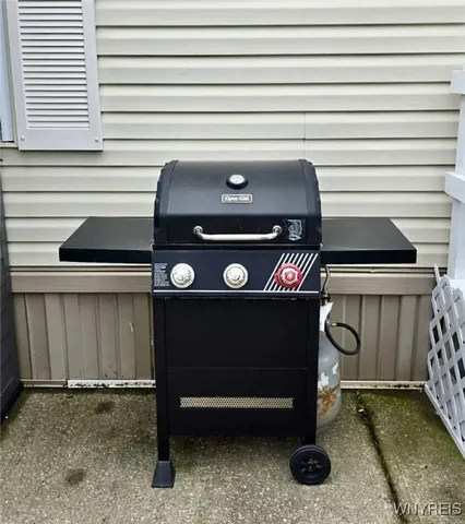 $52,900 | 263 Crestwood Court East, Lockport, NY 14094