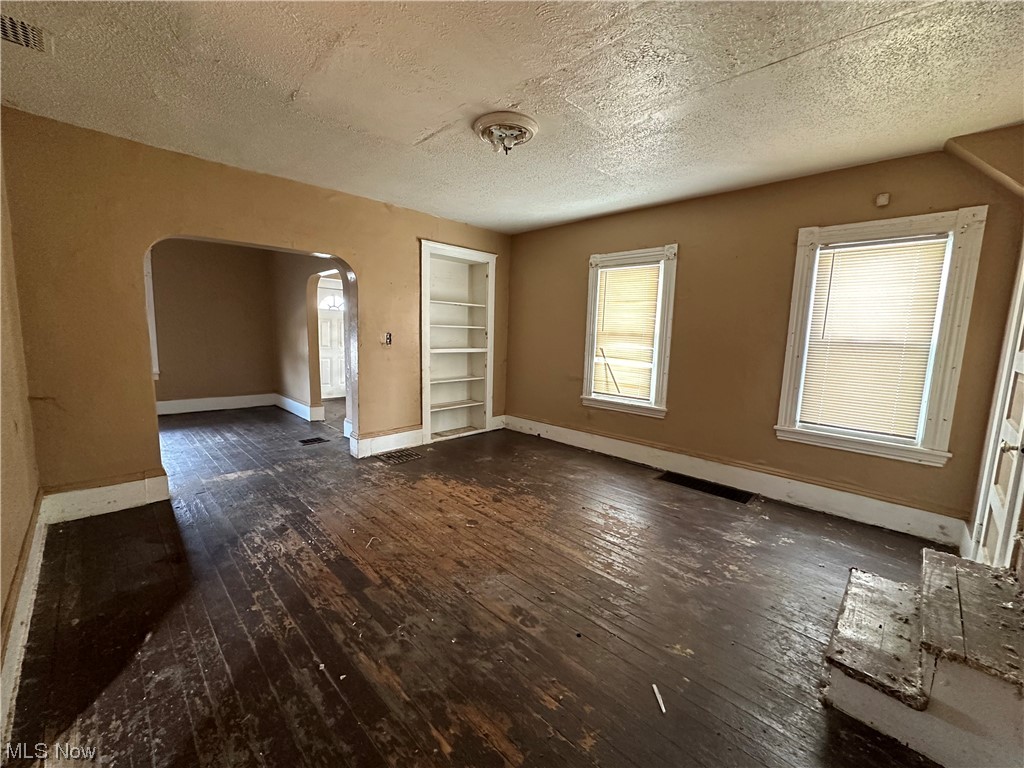 7716 Jones Road Cleveland, OH 44105 - Photo 6 of 26 Gallery Image 6