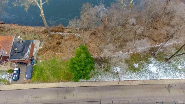 $23,900 | 750 North Riverside Drive, Elkhart, IN 46514