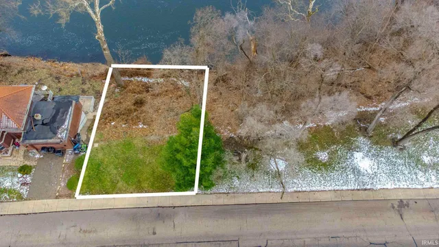 $23,900 | 750 North Riverside Drive, Elkhart, IN 46514