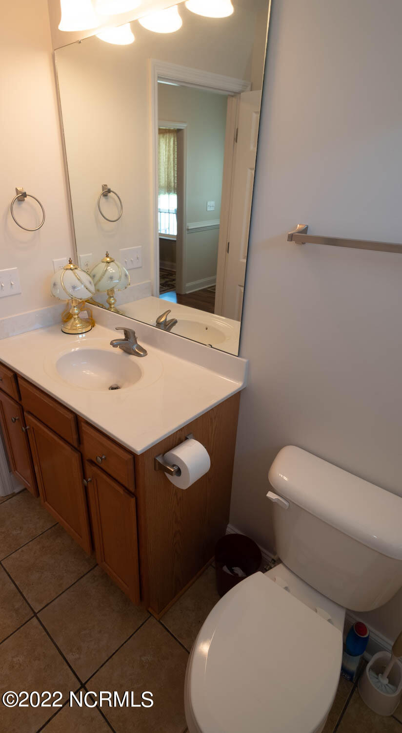 319 Conner Grant Road New Bern, NC 28562 - Photo 20 of 38 Hall Bathroom