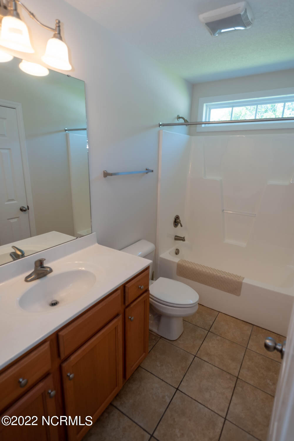 319 Conner Grant Road New Bern, NC 28562 - Photo 21 of 38 Hall Bathroom