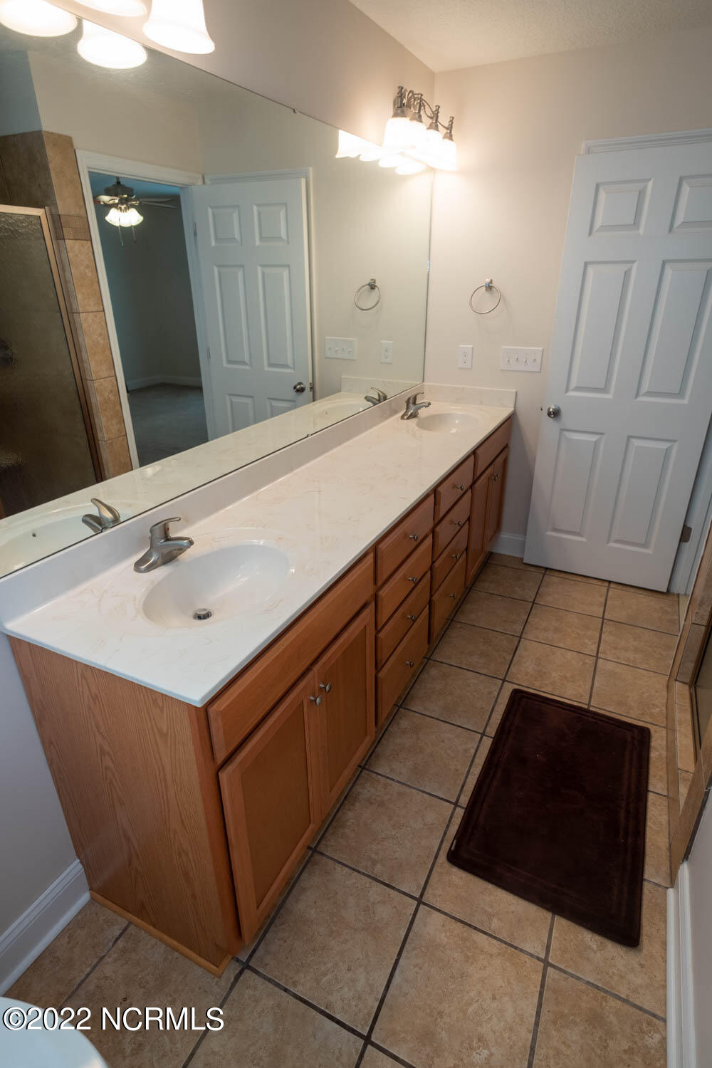 319 Conner Grant Road New Bern, NC 28562 - Photo 23 of 38 Master Bathroom