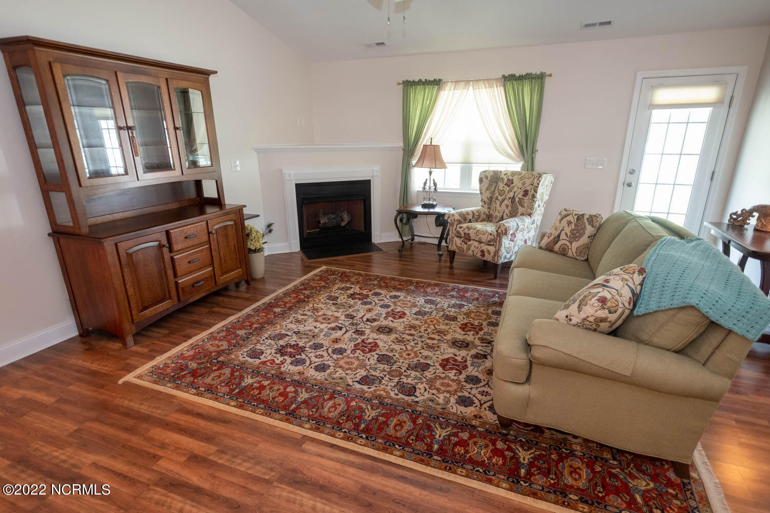 319 Conner Grant Road New Bern, NC 28562 - Photo 6 of 38 Living Room