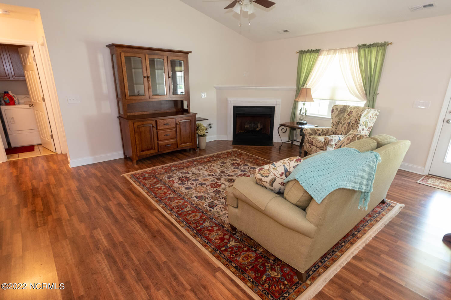 319 Conner Grant Road New Bern, NC 28562 - Photo 8 of 38 Living Room