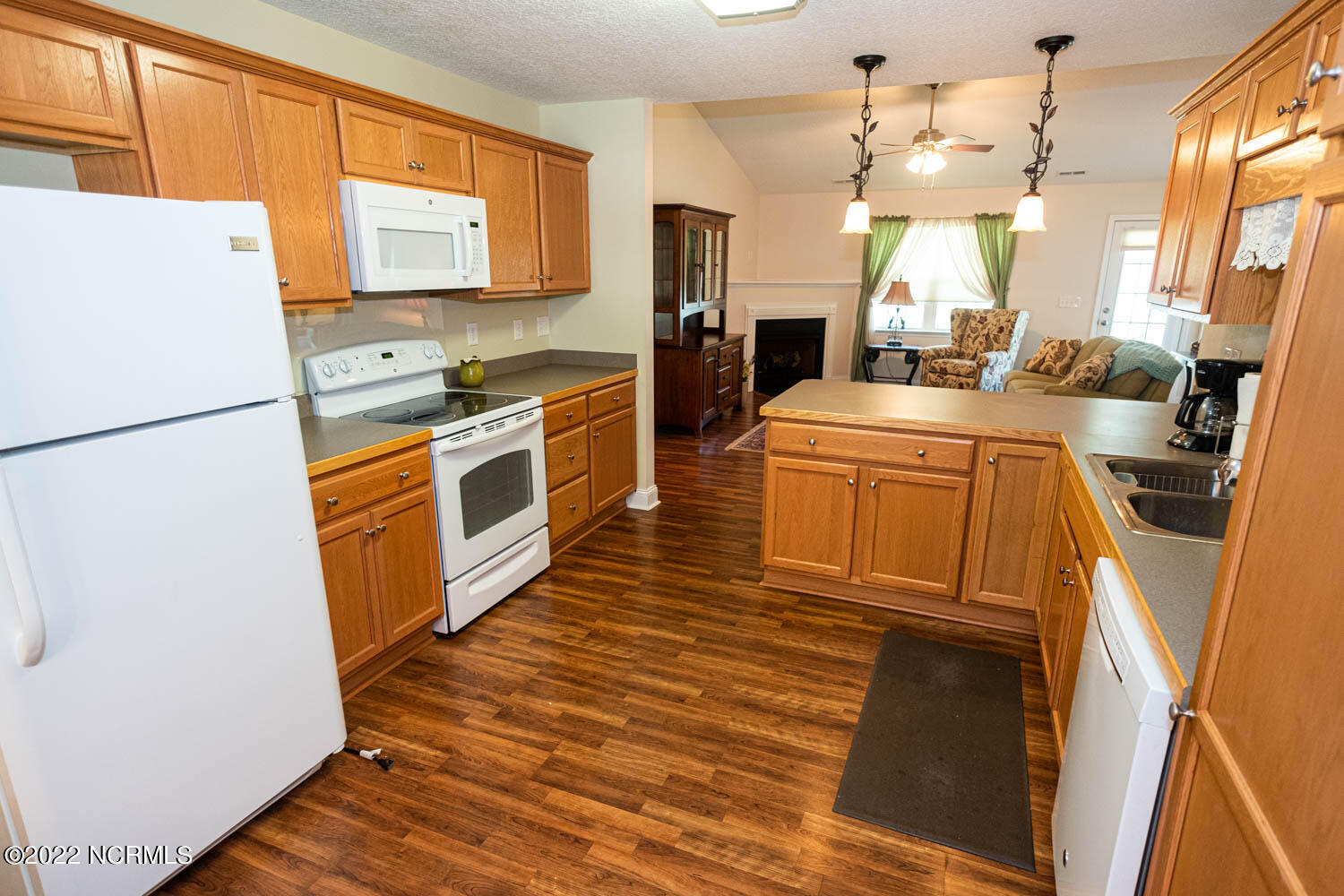 319 Conner Grant Road New Bern, NC 28562 - Photo 9 of 38 Kitchen