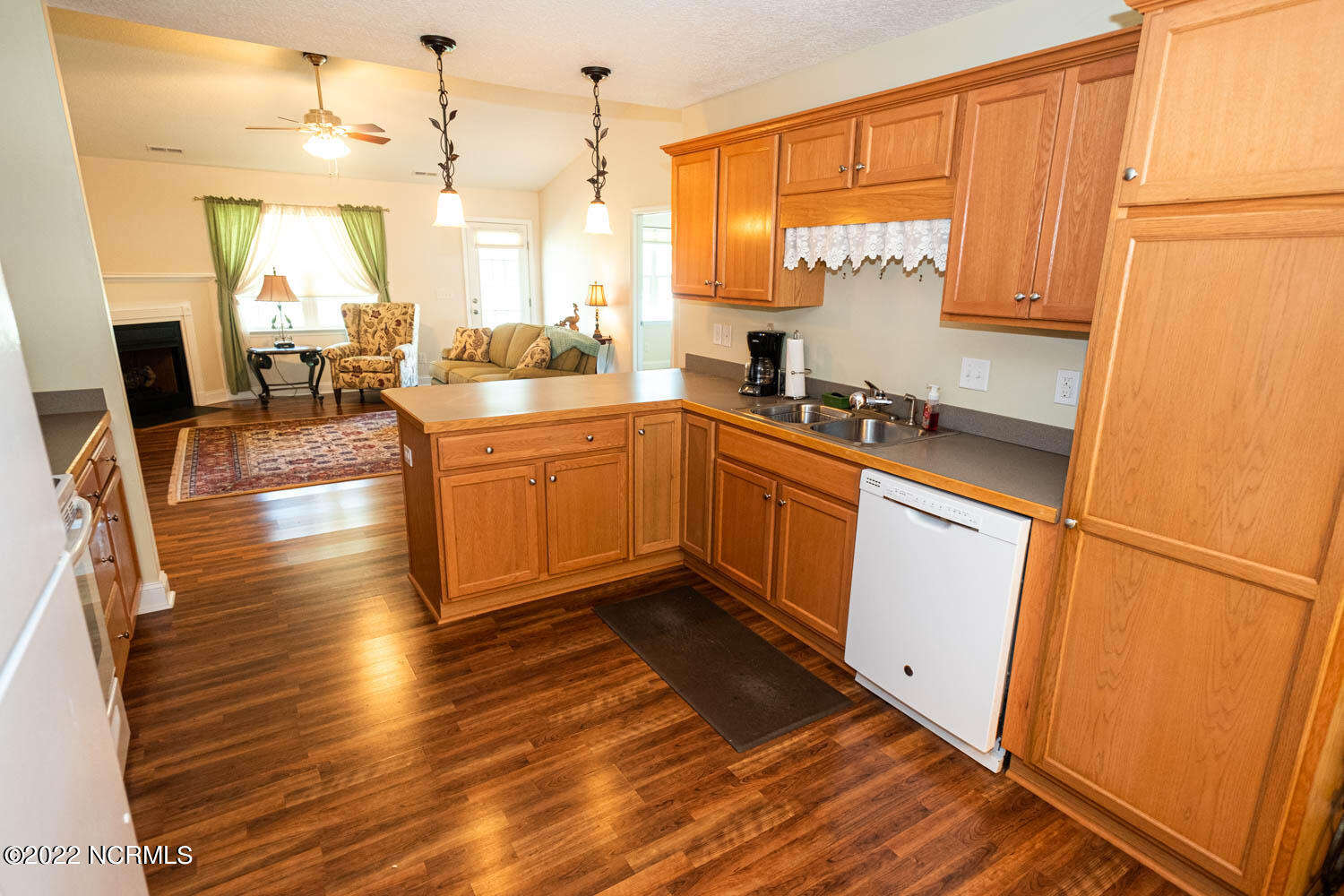319 Conner Grant Road New Bern, NC 28562 - Photo 10 of 38 Kitchen