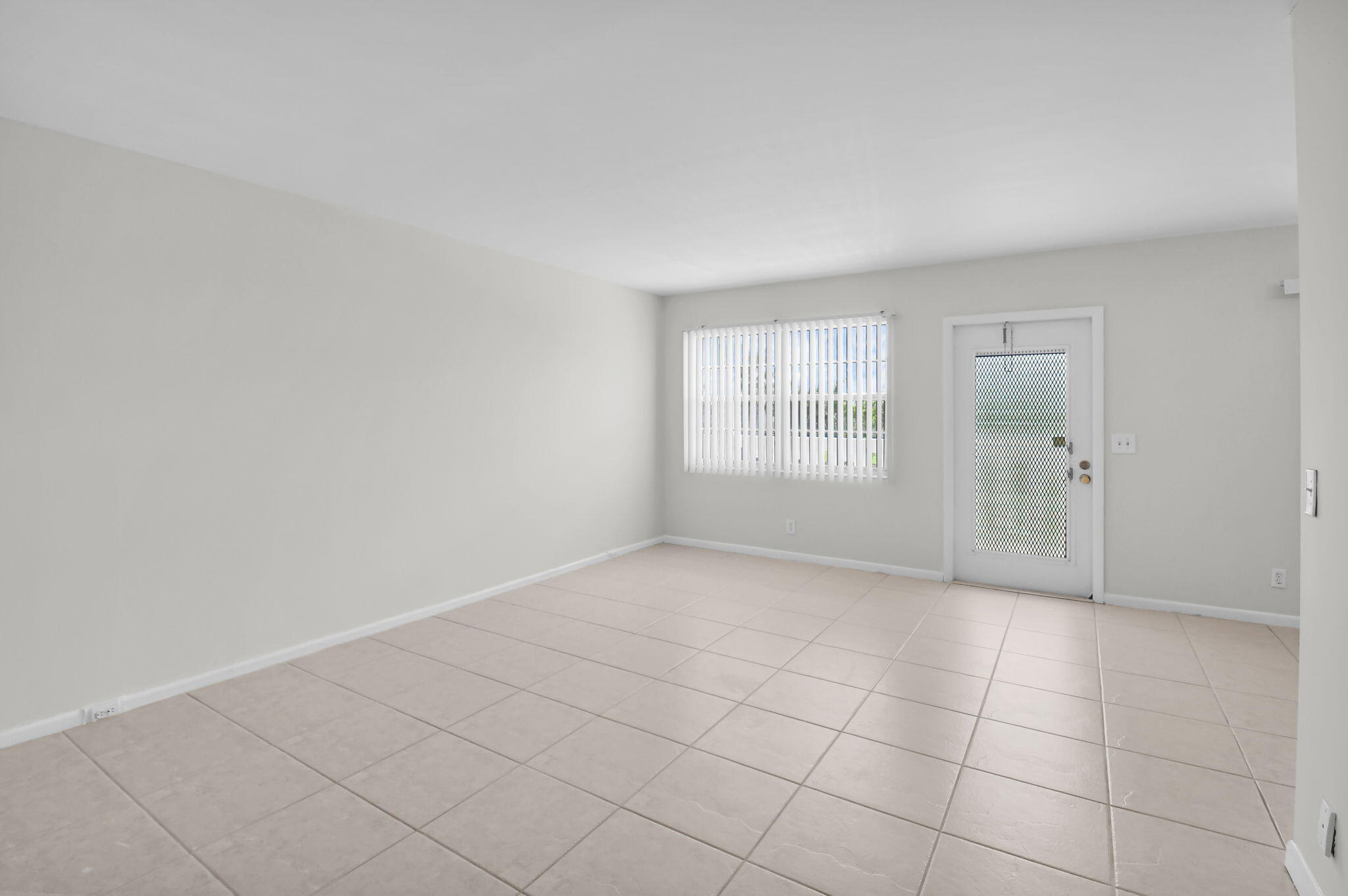 4088 Exeter Boca Raton, FL 33434 - Photo 12 of 48 Living Area