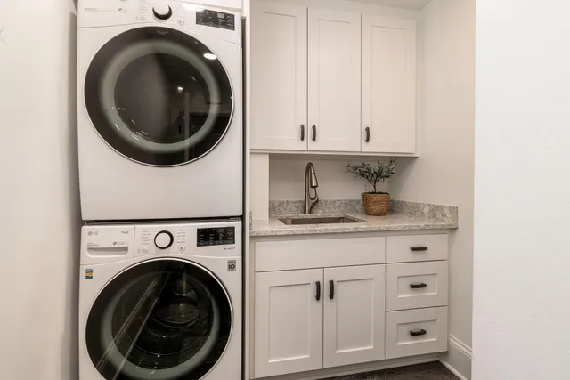 $1,749,500 | 9500 North Valley Hill Road, River Hills, WI 53217