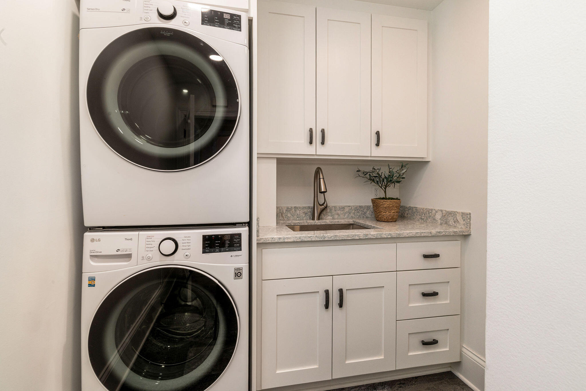 9500 North Valley Hill Road River Hills, WI 53217 - Photo 26 of 35 Main Floor Laundry!