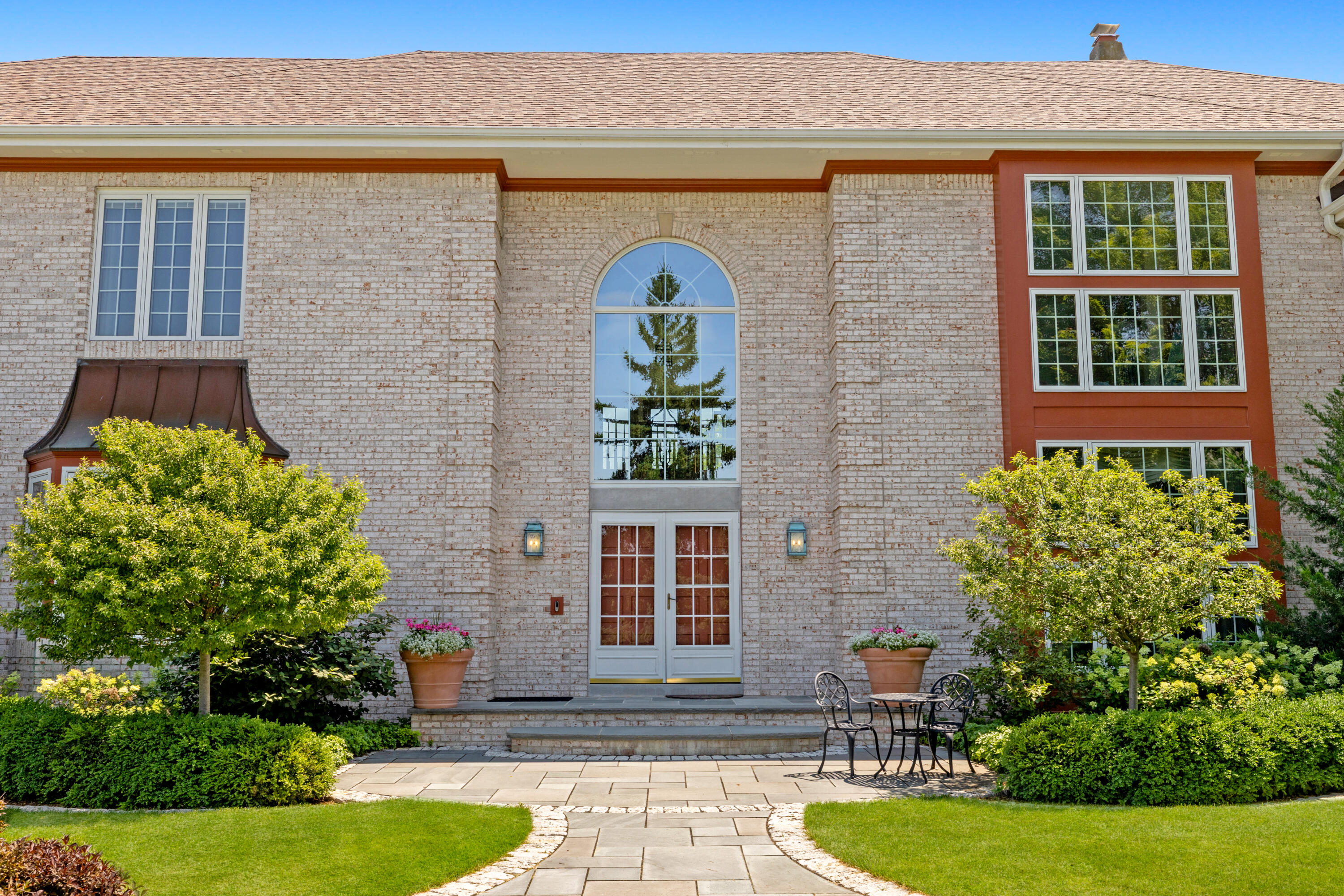9500 North Valley Hill Road River Hills, WI 53217 - Photo 28 of 35 Front Entrance Detail