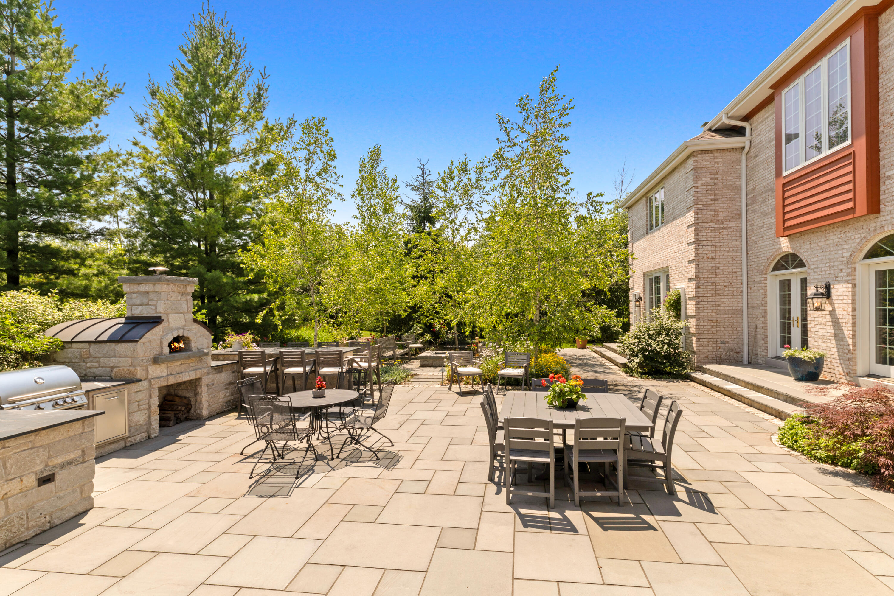 9500 North Valley Hill Road River Hills, WI 53217 - Photo 30 of 35 Large Patio