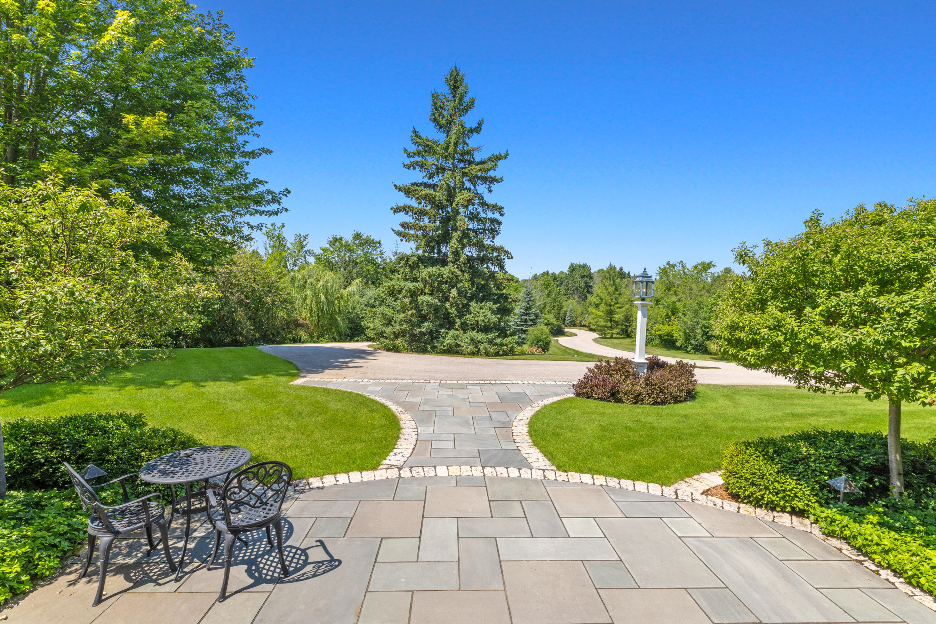 9500 North Valley Hill Road River Hills, WI 53217 - Photo 35 of 35 Turnaround Driveway
