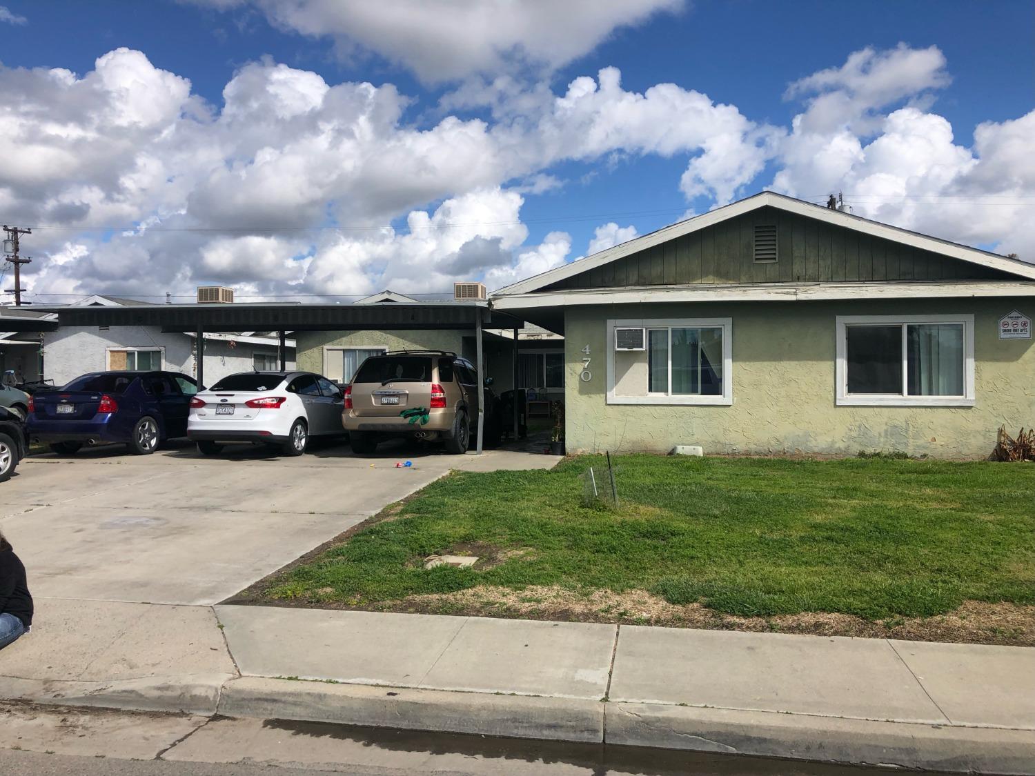 320 Brooks & Beech Lemoore Ca Lemoore, CA 93245 - Photo 16 of 21 a front view of a house with garden