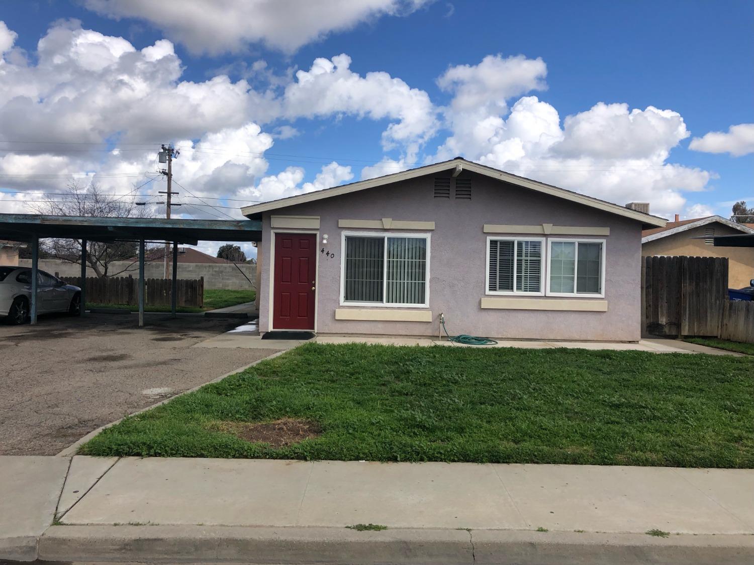 320 Brooks & Beech Lemoore Ca Lemoore, CA 93245 - Photo 20 of 21 a front view of a house with garden
