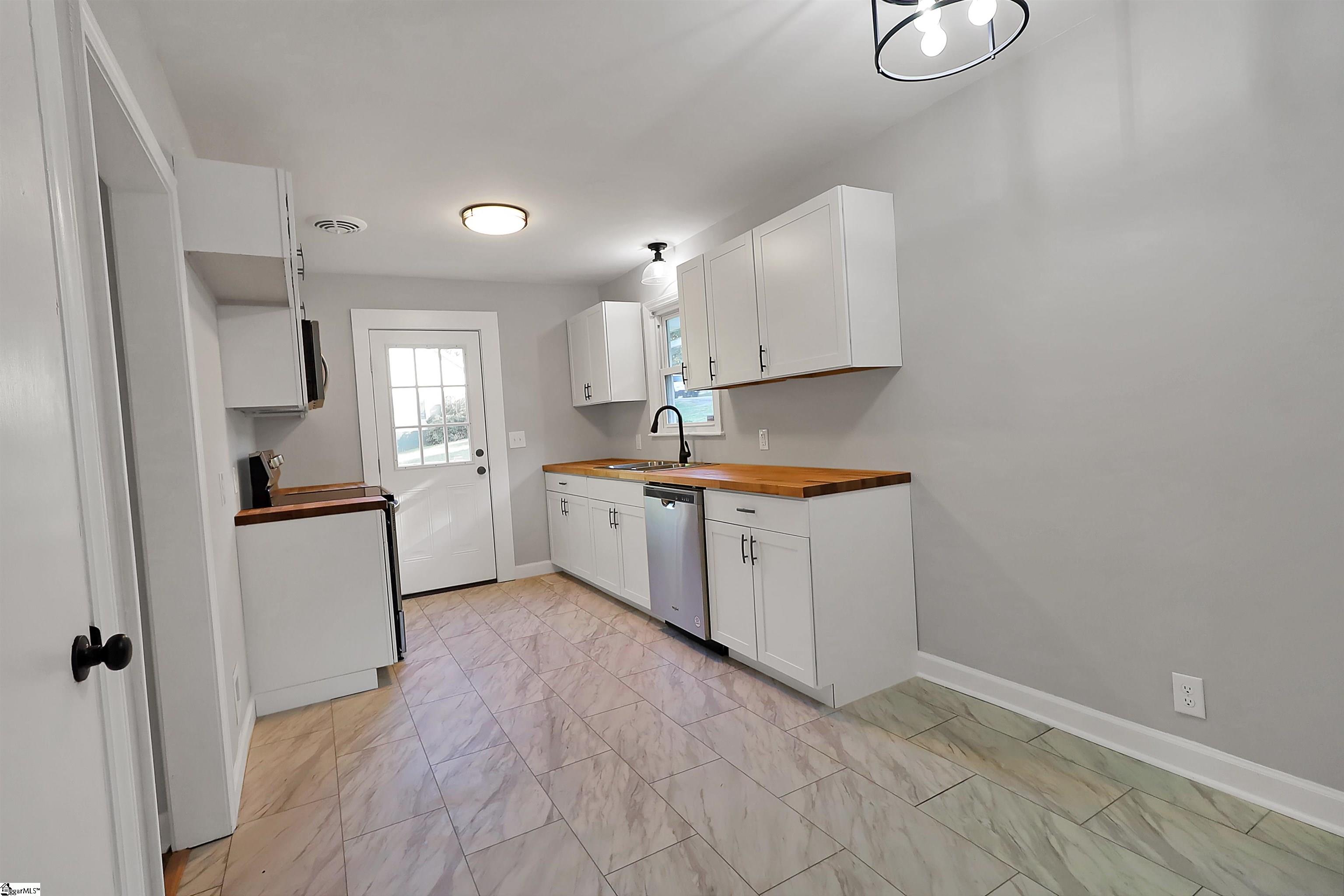 146 Glenwood Road Easley, SC 29640 - Photo 4 of 24 Gallery Image 4