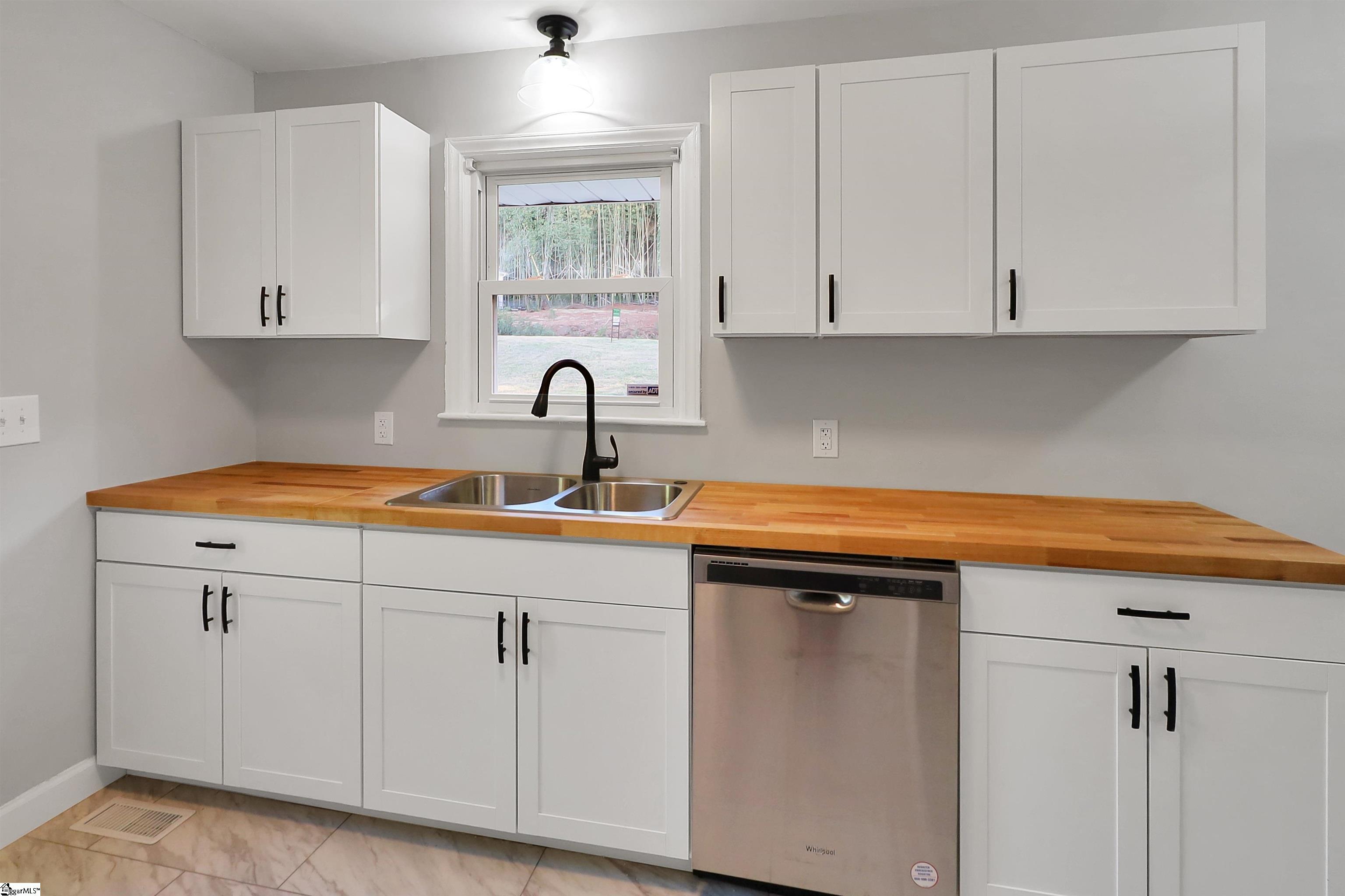 146 Glenwood Road Easley, SC 29640 - Photo 6 of 24 Gallery Image 6