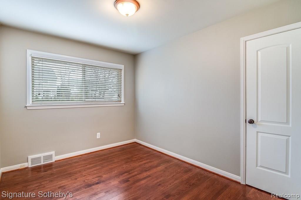 2563 Dorchester Road Birmingham, MI 48009 - Photo 10 of 27