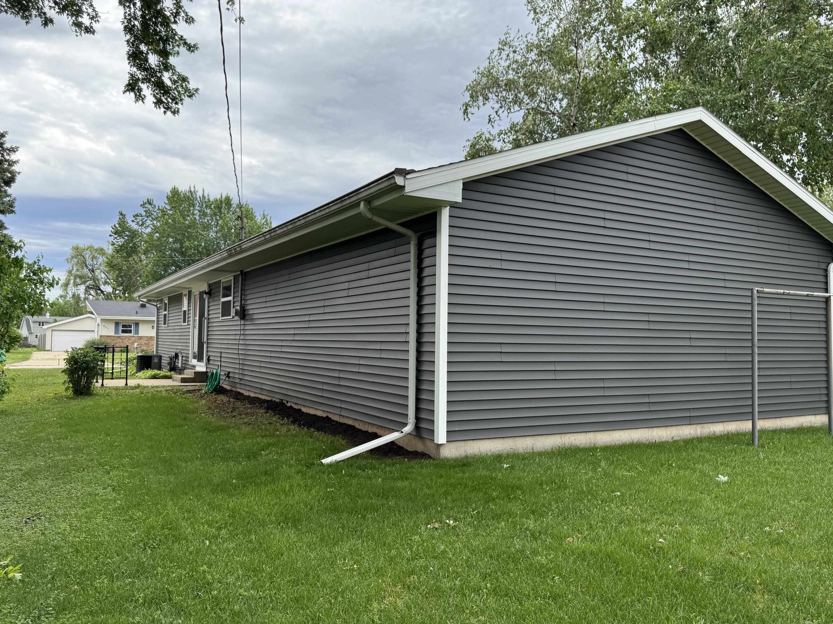 2704 North David Street Appleton, WI 54914 - Photo 7 of 48